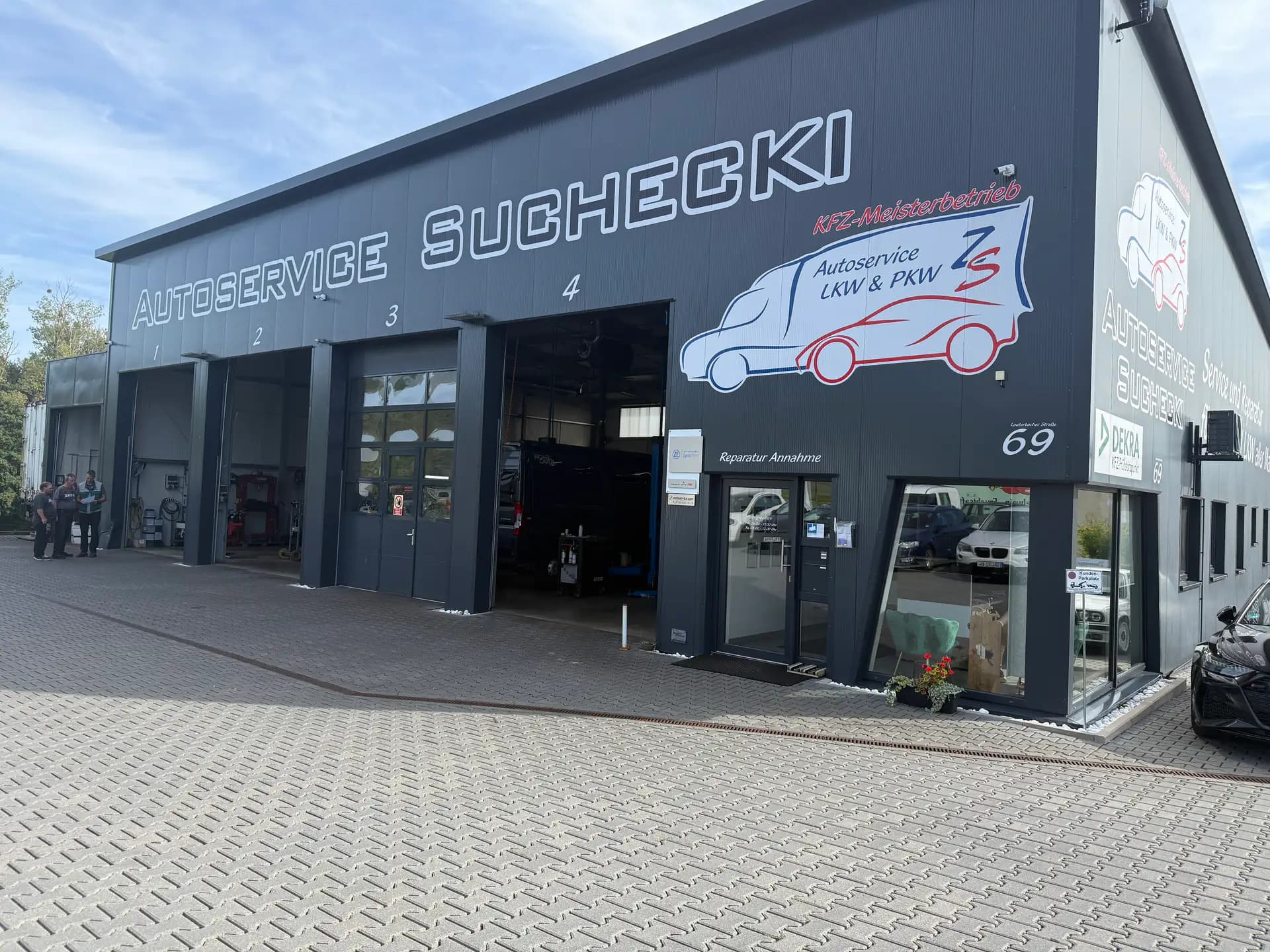 Die Werkstatt Autoservice Suchecki an der Lauterbacher Straße von außen