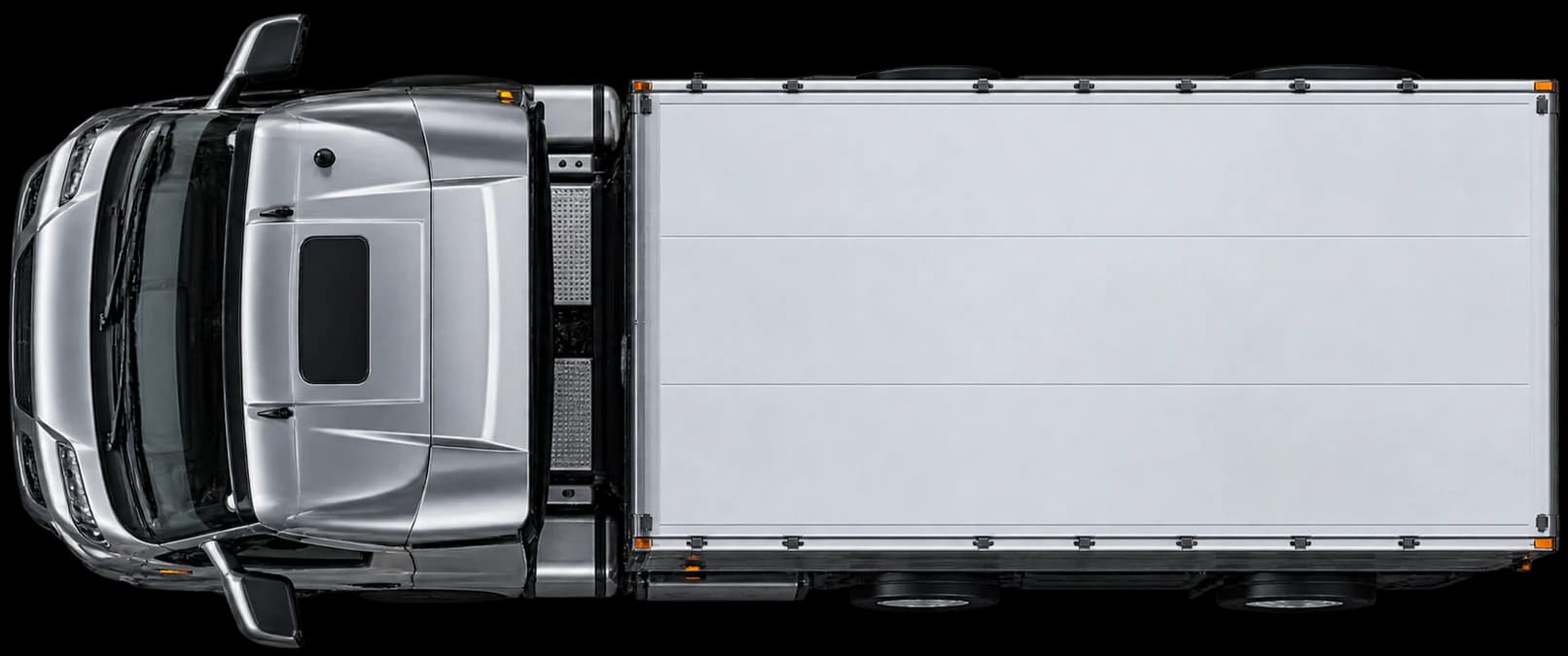 Silberner LKW mit Kofferaufbau von oben im Studiolicht